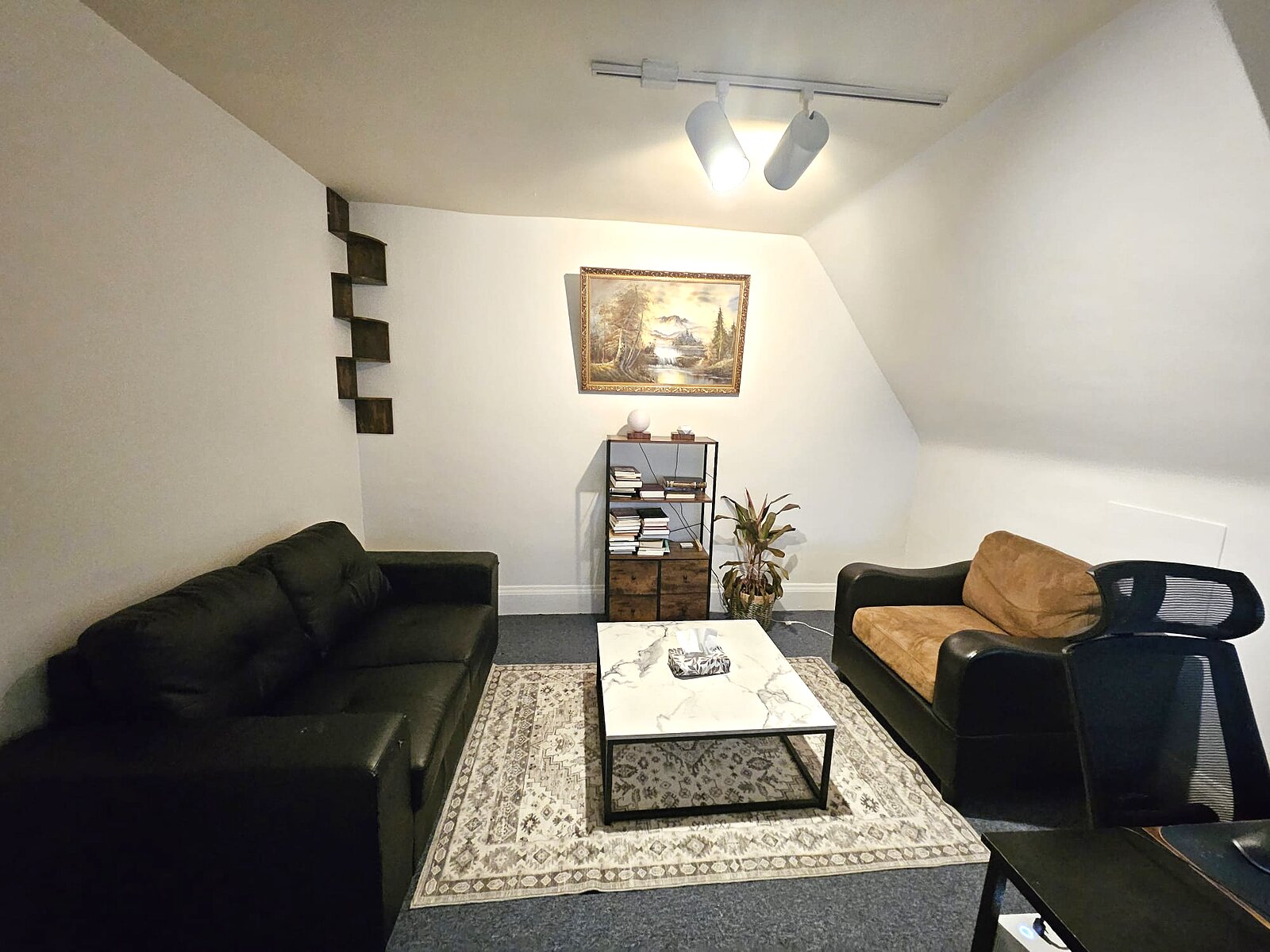 Counsology therapy room with comfortable seating and warm lighting